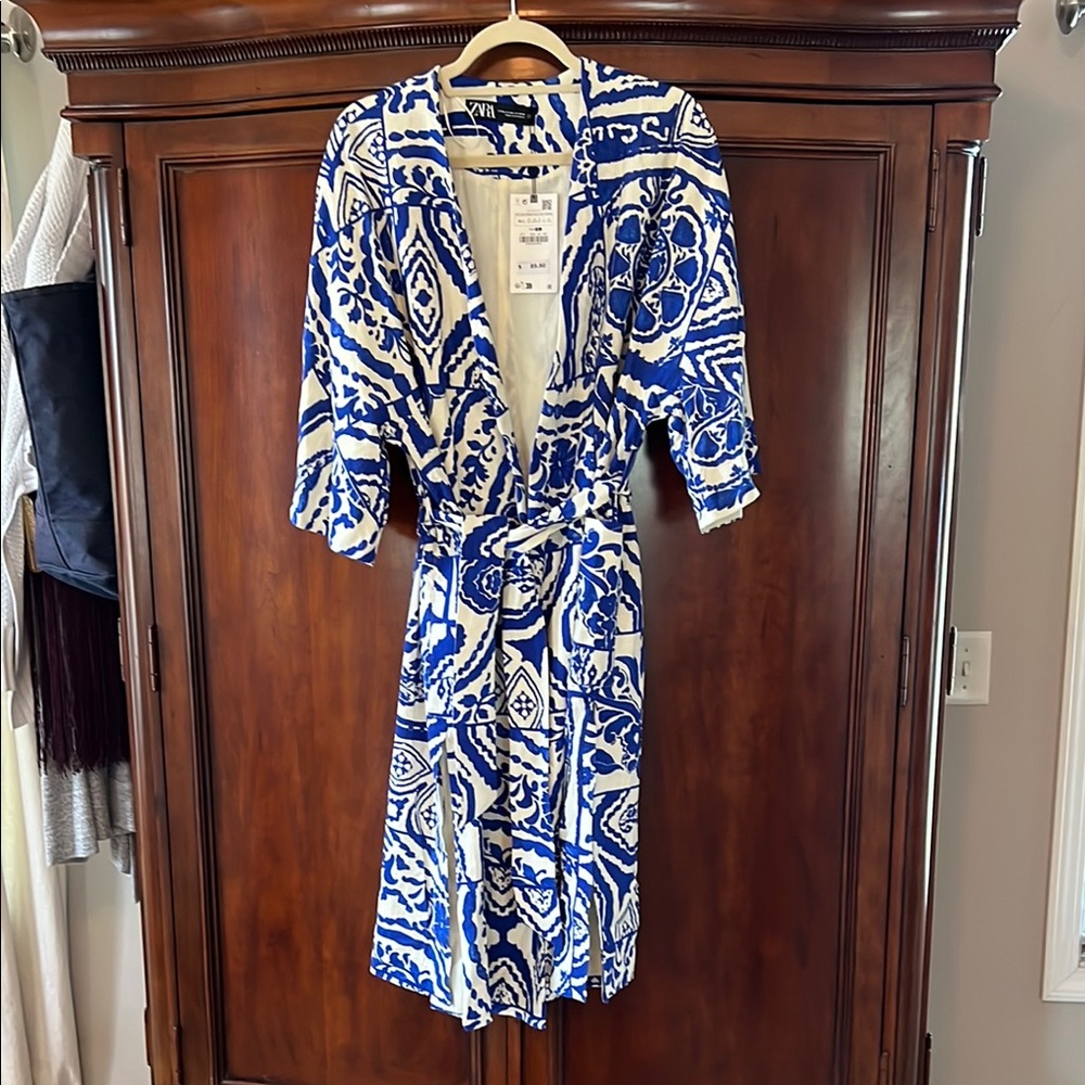 NWT Zara Blue and White Patterned Kimono/Robe/Coverup Size M/L